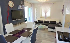 New And Modern Apartment Karavona Bol